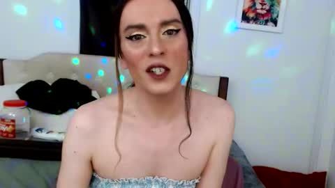 Lacey Phoenix online show from 12.19.25