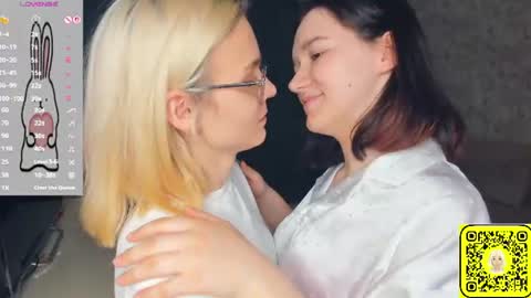 Snapshot of lacyedison chatting on 06.13.26 Violet and Isabel online show from 06.13.26