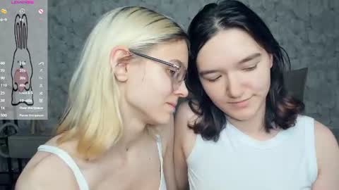 Snapshot of lacyedison chatting on 07.28.26 Violet and Isabel online show from 07.28.26
