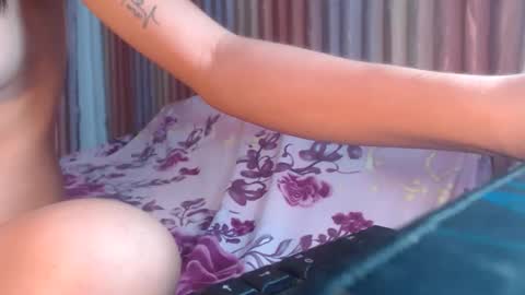 ladiekissesex online show from 02.12.25