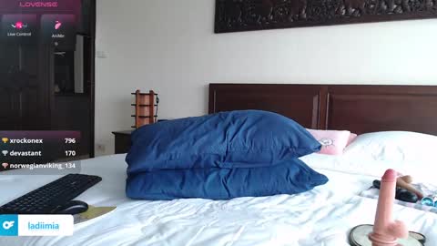 Mia online show from 12.05.24