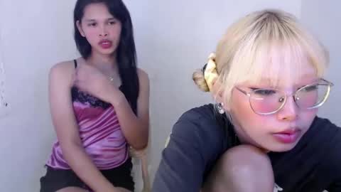 Snapshot of lady_galacticax chatting on 01.06.25 online show from 01.06.25