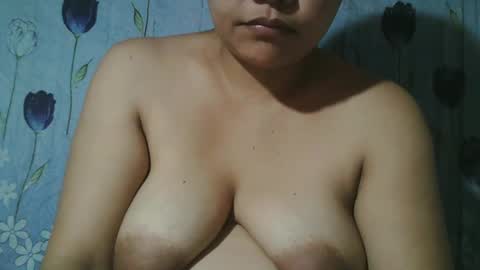 Snapshot of lady_love063 chatting on 01.28.25 lady_love063 online show from 01.28.25
