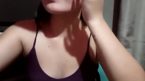 Snapshot of lady_rose19 chatting on 12.18.25 kitty online show from 12.18.25