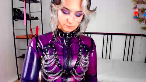 Mia online show from 02.10.25