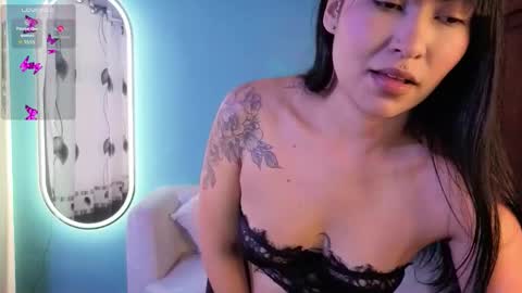 Snapshot of lady_violet_bridgerton_a chatting on 10.17.25 Lady Violet Bridgerton online show from 10.17.25