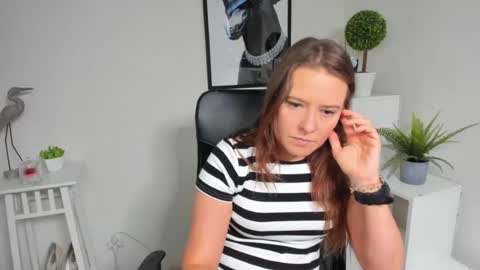 Snapshot of ladyalessa chatting on 06.25.26 ALESSA online show from 06.25.26