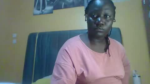 Snapshot of ladyblossoms19 chatting on 06.08.26 lindah32 online show from 06.08.26