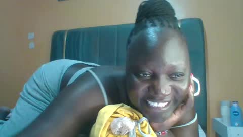 Snapshot of ladyblossoms19 chatting on 07.15.26 lindah32 online show from 07.15.26