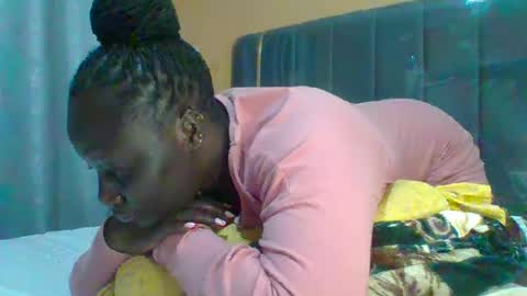 Snapshot of ladyblossoms19 chatting on 07.17.26 lindah32 online show from 07.17.26