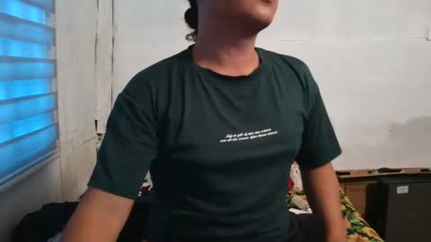 Snapshot of ladybug_ph chatting on 11.03.25 ladybug_ph online show from 11.03.25