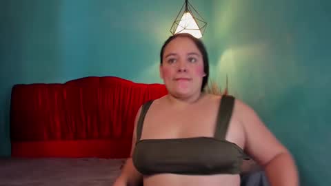 Snapshot of ladyclaudia1 chatting on 02.11.25 Katalina y adrian online show from 02.11.25