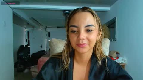 Snapshot of ladydi069 chatting on 10.22.25 Hello im lady nice to meet you online show from 10.22.25