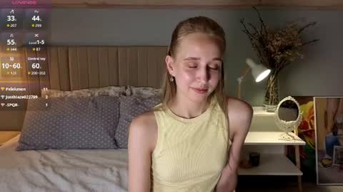 Snapshot of ladyevee chatting on 07.10.26 MiaPvt open online show from 07.10.26