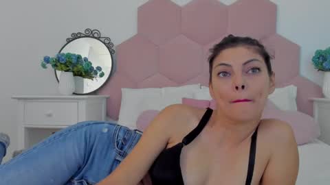 Snapshot of ladyliia chatting on 01.08.25 Lia online show from 01.08.25