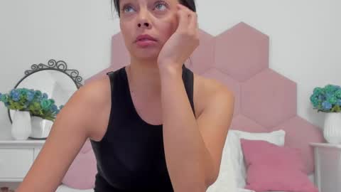 Snapshot of ladyliia chatting on 01.10.25 Lia online show from 01.10.25