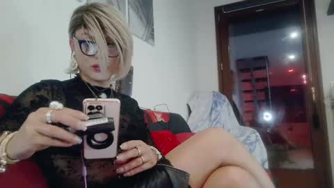 Snapshot of ladyoxana chatting on 05.12.26 Oxana online show from 05.12.26