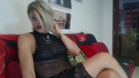 Snapshot of ladyoxana chatting on 05.18.26 Oxana online show from 05.18.26