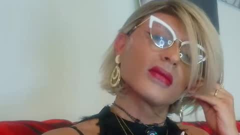 Snapshot of ladyoxana chatting on 05.19.26 Oxana online show from 05.19.26