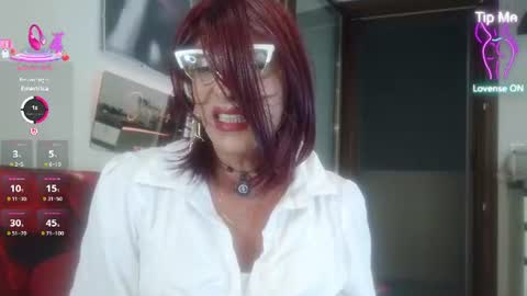 Snapshot of ladyoxana chatting on 06.20.26 Oxana online show from 06.20.26