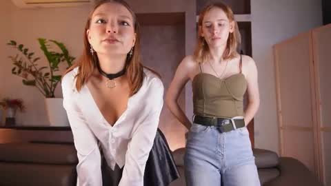 Snapshot of laelneizer chatting on 06.21.26 laelneizer online show from 06.21.26
