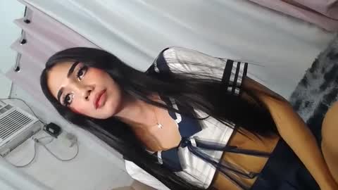 Snapshot of lahermosa_manika69 chatting on 02.15.25 MANIKA online show from 02.15.25