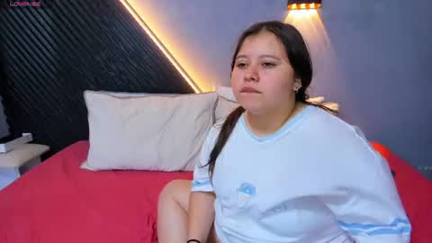 Snapshot of laia_and_aloby chatting on 06.17.26 online show from 06.17.26