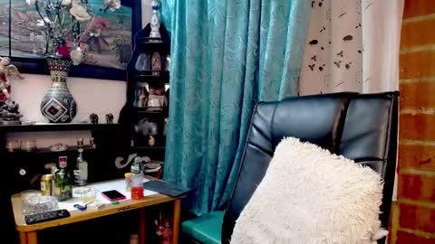 Snapshot of laia_hadid chatting on 03.03.26 laia_hadid online show from 03.03.26