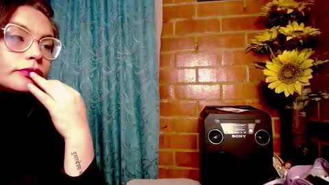 laia_hadid online show from 03.04.26