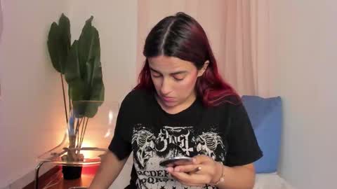Snapshot of laia_jonees chatting on 09.28.25 Laia online show from 09.28.25