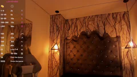 Snapshot of laia_miller_ chatting on 12.16.24 Laia online show from 12.16.24