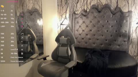 Snapshot of laia_miller_ chatting on 12.19.24 Laia online show from 12.19.24