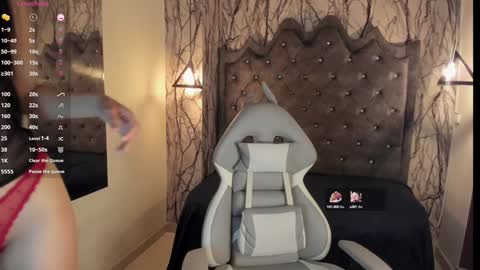 Snapshot of laia_miller_ chatting on 01.03.25 Laia online show from 01.03.25