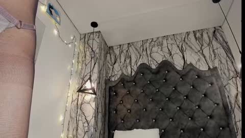 Snapshot of laia_miller_ chatting on 01.04.25 Laia online show from 01.04.25