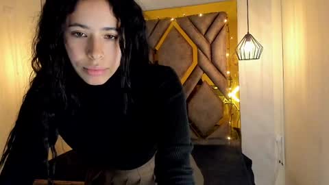 Snapshot of laia_miller_ chatting on 01.07.25 Laia online show from 01.07.25