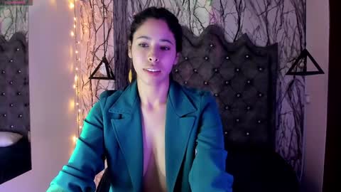 Snapshot of laia_miller_ chatting on 01.08.25 Laia online show from 01.08.25