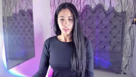 Snapshot of laia_miller_ chatting on 01.18.25 Laia online show from 01.18.25