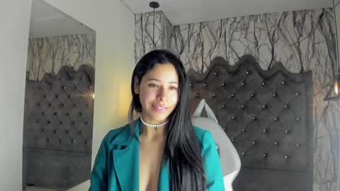 Snapshot of laia_miller_ chatting on 01.30.25 Laia online show from 01.30.25