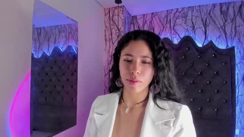 Snapshot of laia_miller_ chatting on 02.04.25 Laia online show from 02.04.25