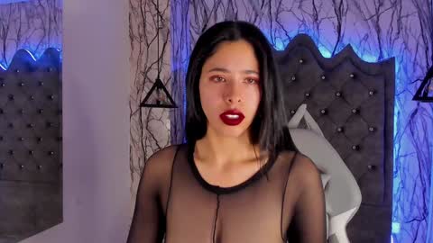 Snapshot of laia_miller_ chatting on 02.05.25 Laia online show from 02.05.25