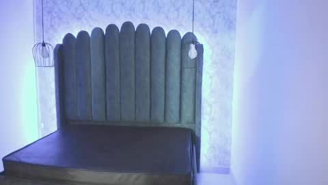 Snapshot of laia_miller_ chatting on 03.08.25 Laia online show from 03.08.25