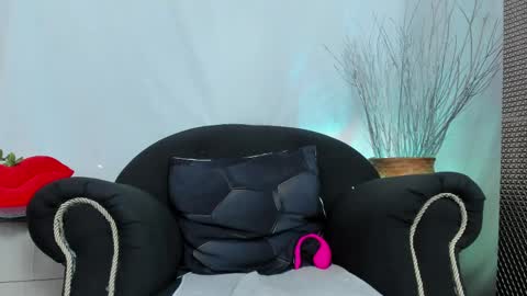Snapshot of lailacastillomilf chatting on 04.22.26 Lailacastillo online show from 04.22.26