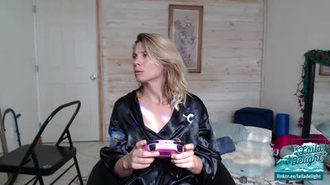 Snapshot of lailagetsnaked chatting on 02.08.25 Laila Delight Goddess of Light online show from 02.08.25