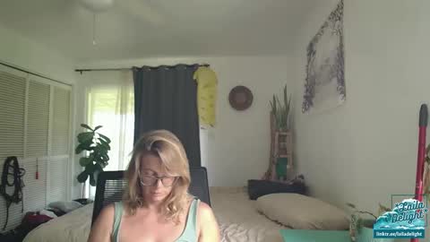 Snapshot of lailagetsnaked chatting on 10.14.25 Laila Delight Goddess of Light online show from 10.14.25