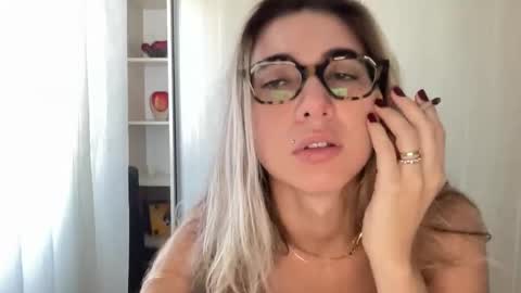 Snapshot of lailayourangel chatting on 01.09.26 lailayourangel online show from 01.09.26