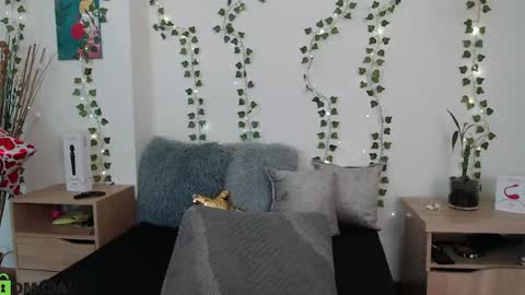 Snapshot of lairen_baby chatting on 04.23.26 lairen baby online show from 04.23.26