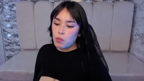 Snapshot of laksmy_v chatting on 12.19.25 Hi Stream 800am to 200pm online show from 12.19.25