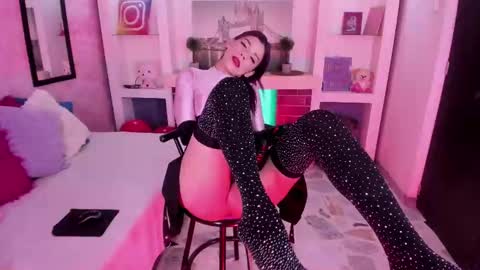 Snapshot of lala_pantyhose chatting on 02.27.25 Miss Lala online show from 02.27.25