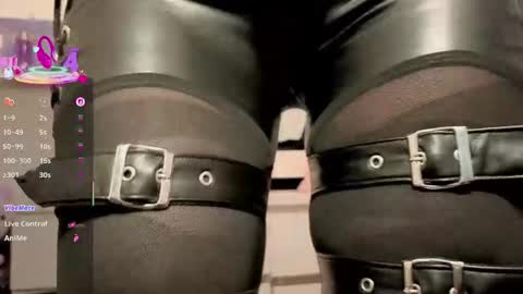 Snapshot of lala_pantyhose chatting on 11.26.25 Miss Lala online show from 11.26.25