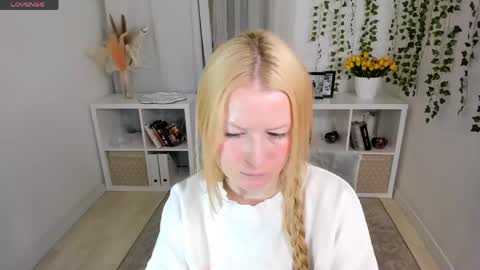 Laly online show from 04.23.26